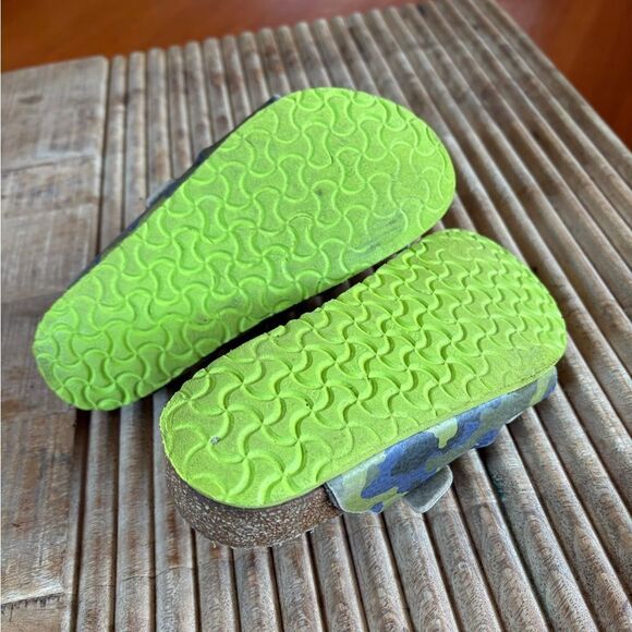 Kids Camo Birkenstock Sandals | size 32 - Picture 5 of 6